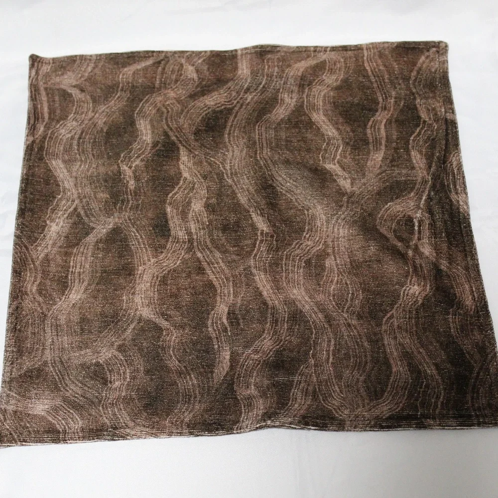 West Elm Textured Pillow Cover. Sz. 20